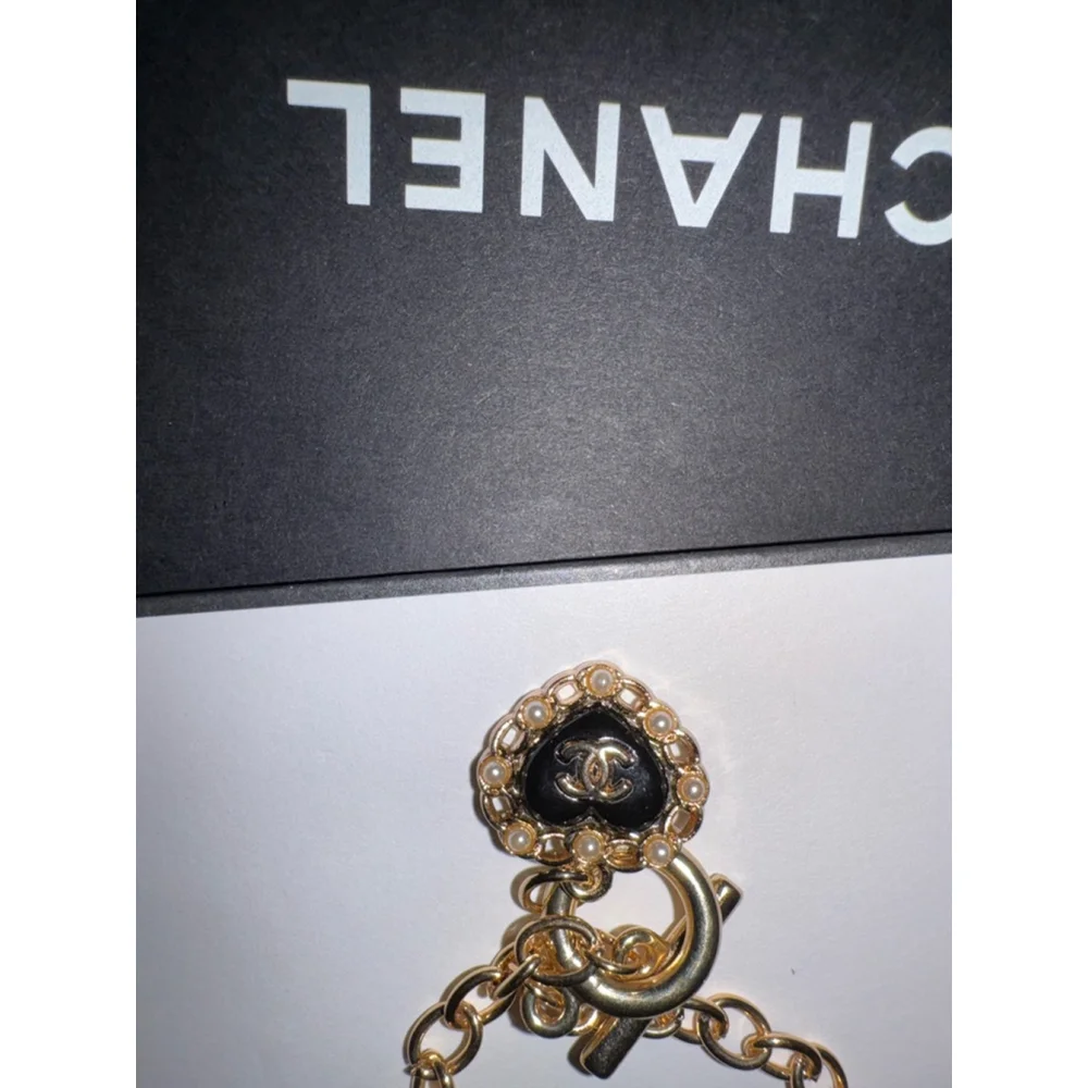 Handmade Gold Chain Bracelet Black Heart Charm Pearl Detail Designer Inspired - Picture 7 of 8